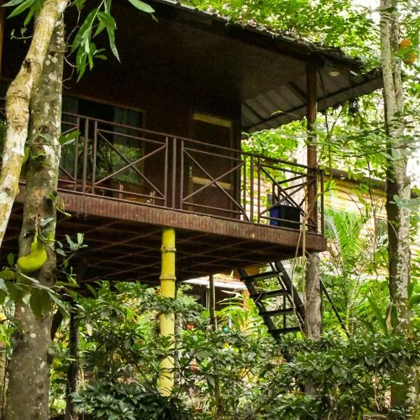 Monsoon Retreats Treehouse, hotel in Thekkady