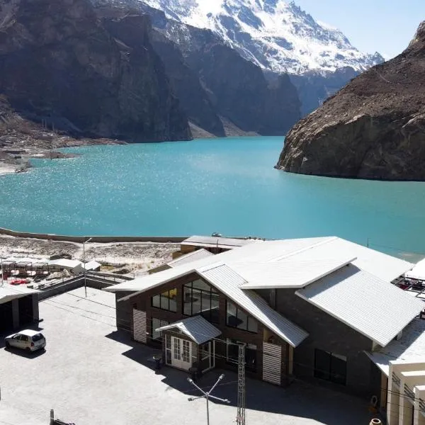 Lodges By Baron Hunza Attabad Lake, hotel u gradu Hunza