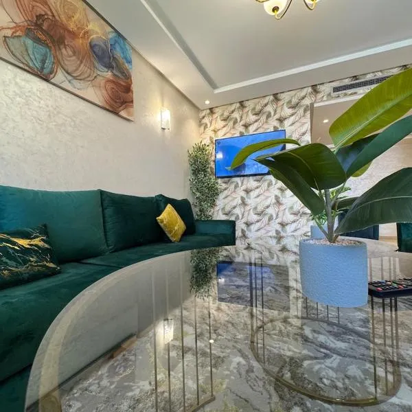 Luxury haven with pool, hotel in Agadir