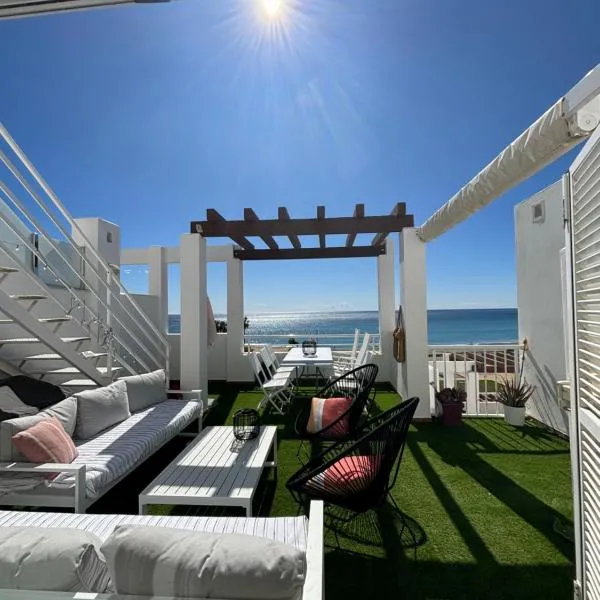 Ático en primera línea de playa, hotel em Mojácar
