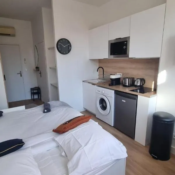 Studio Droite Calme Proche Gare Climatisation, hotel in Bordeaux