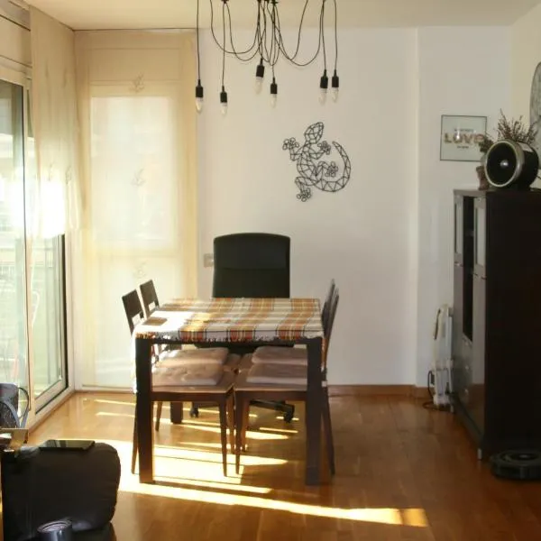 Alojamiento entero luminoso y bien ubicado en Terrassa Barcelona 3habitaciones 2baños โรงแรมในตาราสซา