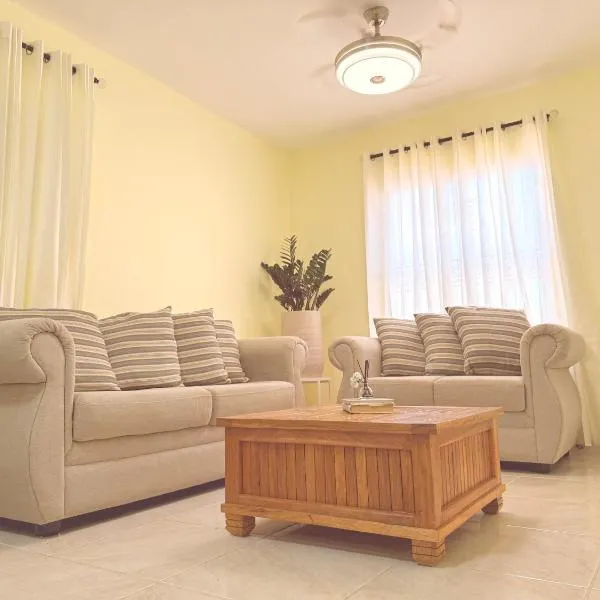 Home close to the beach, free wifi & parking, in quiet neighborhood equipped with ACs, hotel v destinaci Nagua