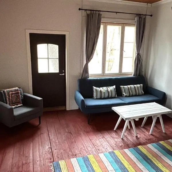 Country house near services, hotel v destinaci Vihti