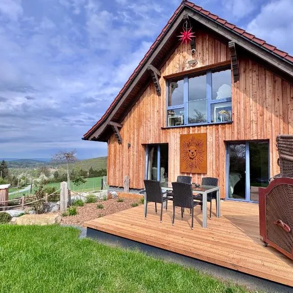 TOP moderne FeWo - Alpakahof zum Himmelreich, traumhafte Lage, Terrasse mit Weitblick, kostenfreier Parkplatz, Nähe Kurklinik, optional Sauna, hotel v destinaci Bad Gottleuba