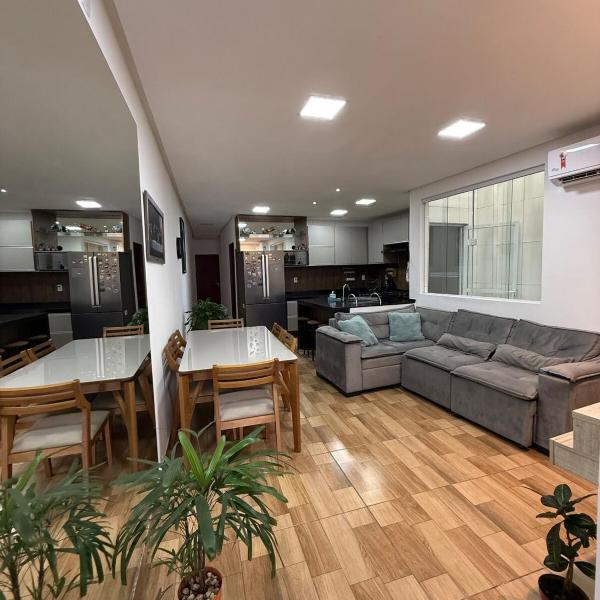 Casa completa e confortável, 15 minutos dá praia
