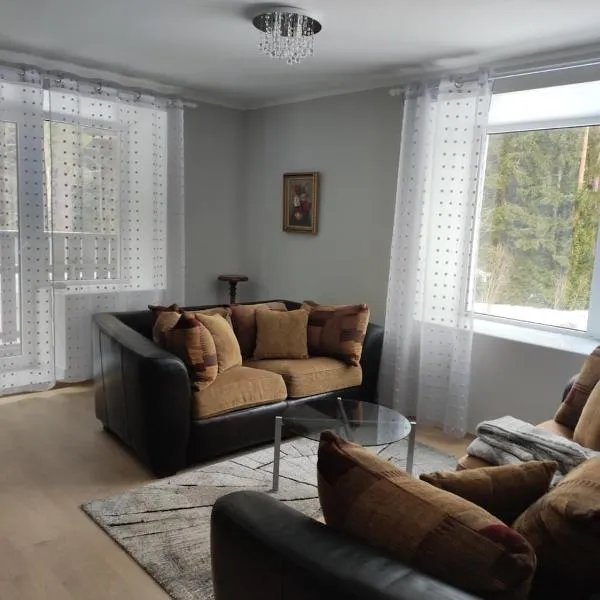 Vormsi Ohvitseride Maja korter nr 5, hotell Hullos