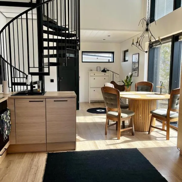 Bright and cozy two-bedrooms apartment with 4 beds!, hotel v destinaci Joensuu