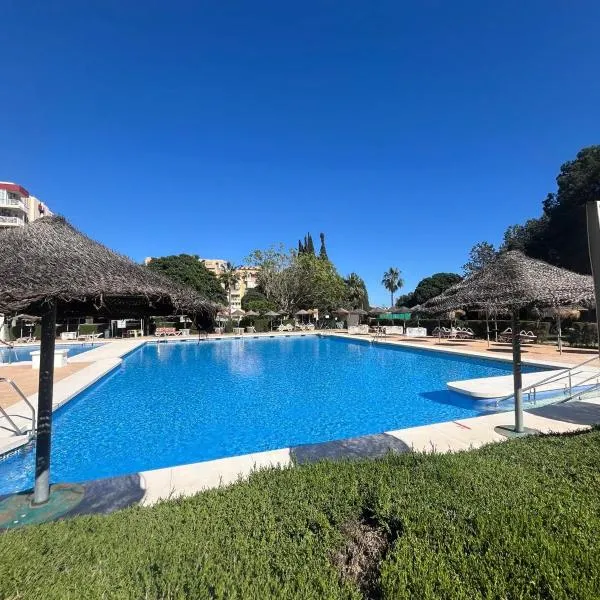 BENALMADENA AGATA HERMOSO ESTUDIO CON PISCINA y VISTA AL MAR, hotell i Benalmádena