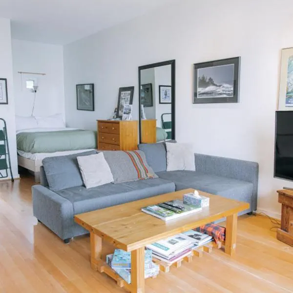 Tofino Eco Waterfront Condo, Hotel in Tofino