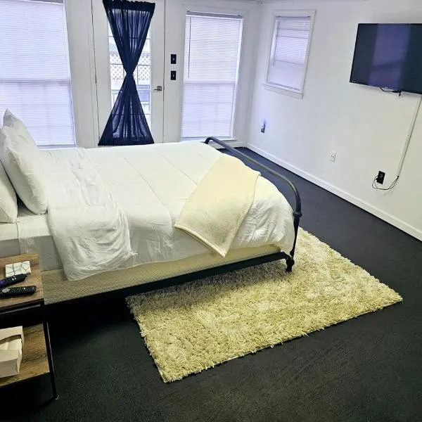 Waterfront Paradise Kayaks & Private Boat Ramp，位于科迪尔的酒店