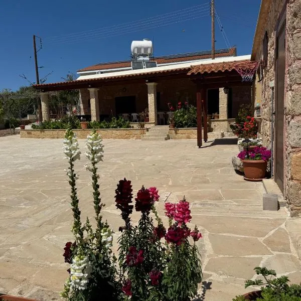 Zivlas Stone House, hotel em Trimitusa