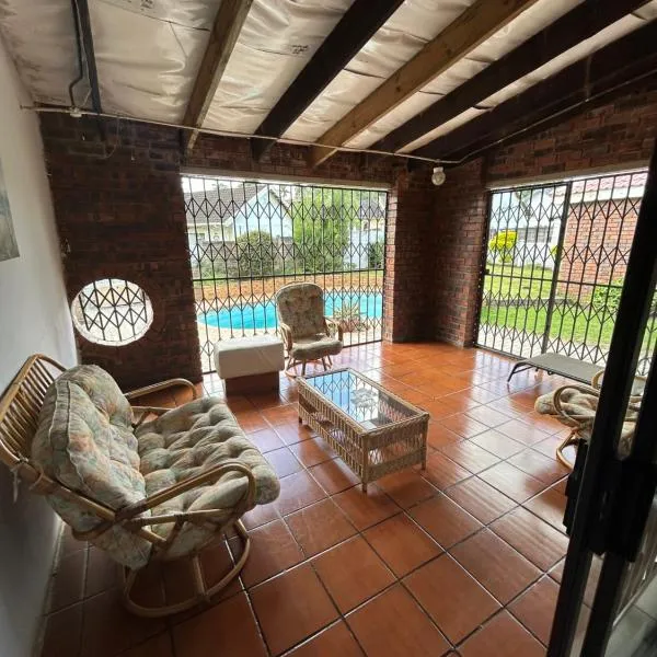 Nethezeka guest house, hotel in Empangeni
