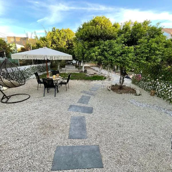Little himara 2, hotel v destinaci Himare