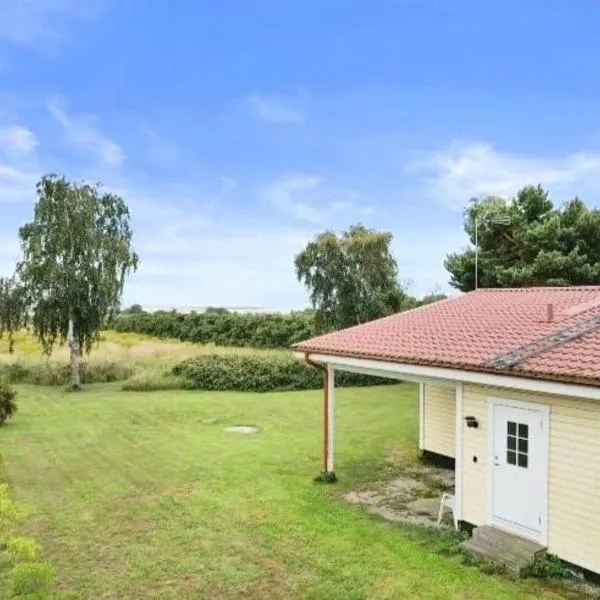 Cozy Summer cottage in Tosteberga, close to the Sea, hotel di Fjälkinge