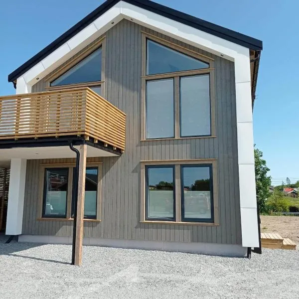 Cozy apartment in a new house in Grimstad, hotel in Grimstad