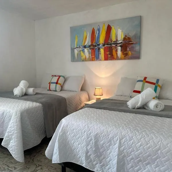 Casa Los Lirios, hotel in Estación Pamplona
