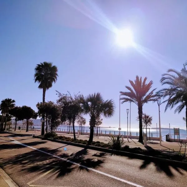 कान में, होटल Studio avec terrasse dans résidence en face de la mer et Parking privatif- CANNES MIDI
