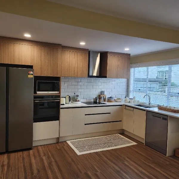 Entire home in Greenlane, khách sạn ở Auckland