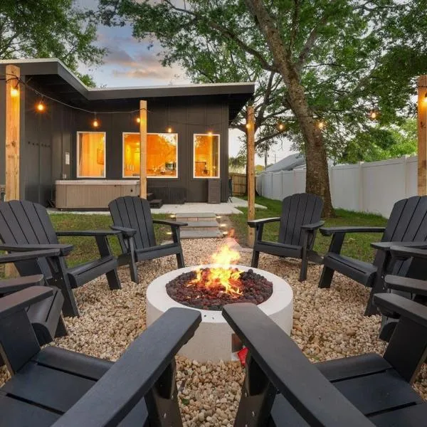 New-Dog Friendly,Hot Tub, Fire-pit, 1 mile to DTWN, hotel v destinaci St. Augustine