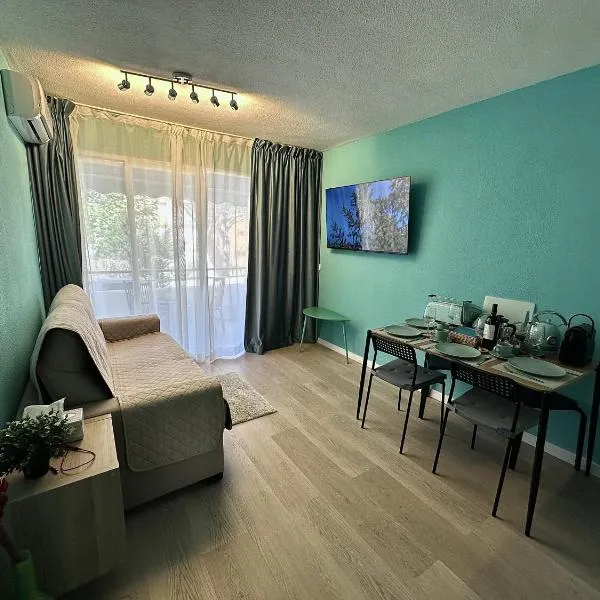 Beachfront Tiffany Design Apartment, hotel in Estepona