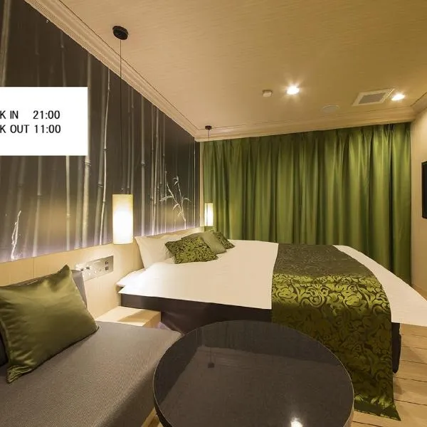 ルトゥール難波 RetourNANBA 男塾ホテルグループ, hotel en Osaka