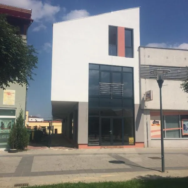 Central House, hotel in Štúrovo