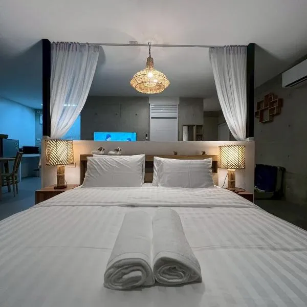 Grand Rock Studio Samui, hotel v Lamai Beach