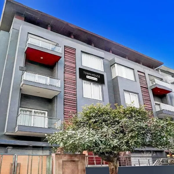 Super Townhouse Sector 122 Noida Formerly Hotel Zineb, hotel v mestu Noida