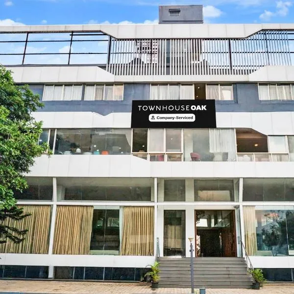 Super Townhouse Oak Hadapsar, hotel en Pune