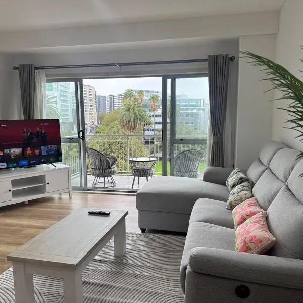 Penthouse Delight 3 bd 2 bth free carpark, pool & tennis court, hotel a Auckland