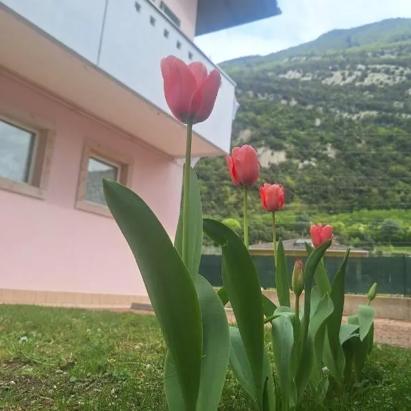 Casa 'Rosa dei laghi', hotel v destinaci Padergnone