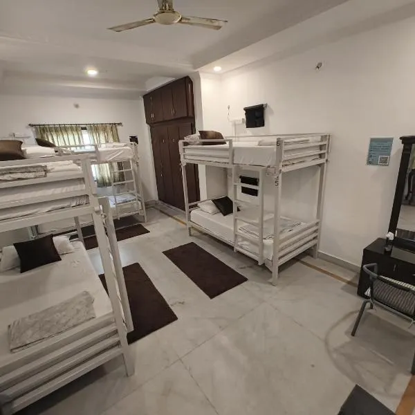 Bonjour Travellers Hostel, hotel in Hyderabad