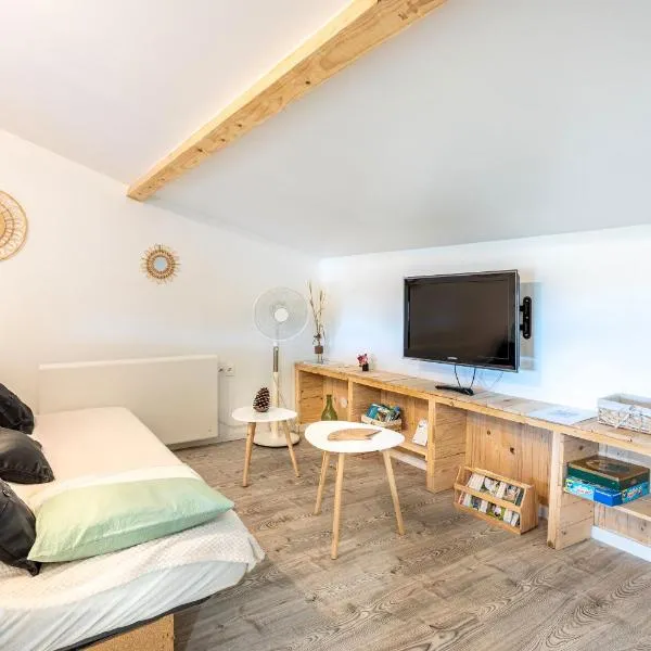 Studio proche Marais Poitevin, hotel em Oulmes