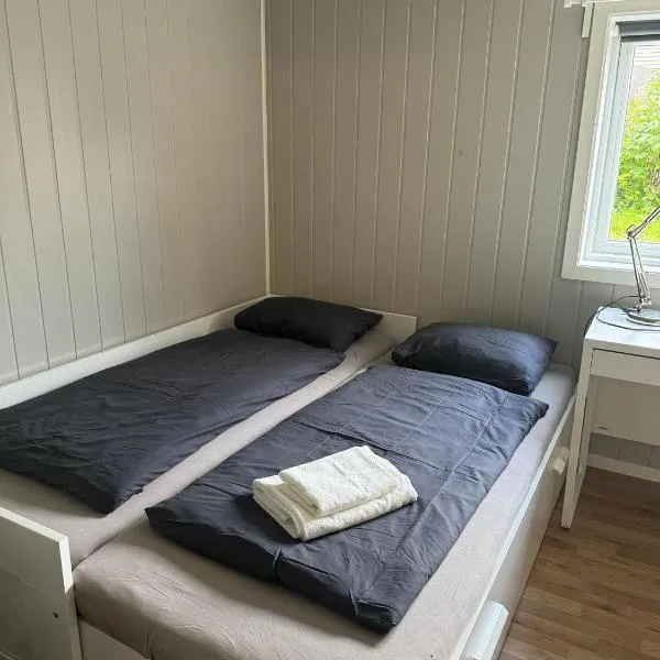 Room with shared kitchen and bathroom nr 3, hotel in Tromsø