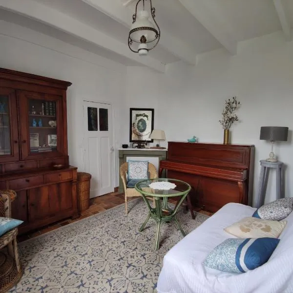 Villa de la fontaine vue mer, hotel i Paimpol