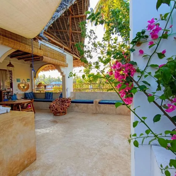 Mgongo tree house, hotel in Jambiani