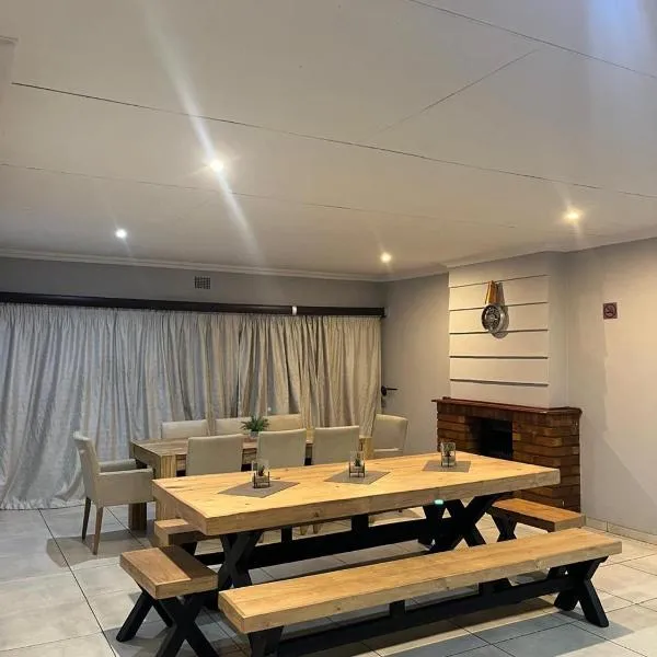 Mogoma Guesthouse, hotel a Witbank