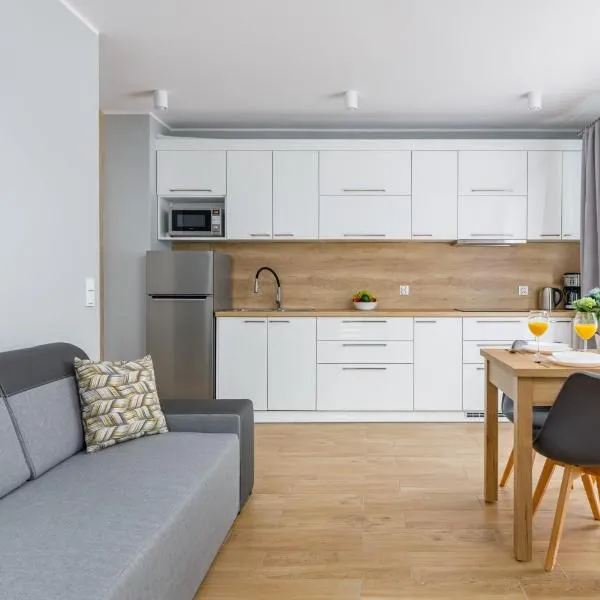 Seaside Apartment Rybacka with Parking by Noclegi Renters, hotel Międzywodziében