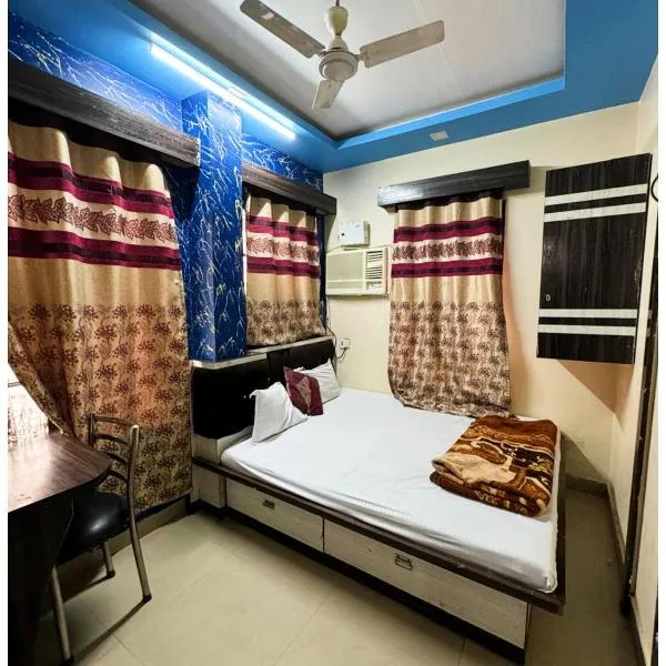 HOTEL LUXUARY H M INTERNATIONAL Near Ganga River and Shree Kashi Vishwanath Temple - Fully Air Conditioning Room - Best Hotel, hotel en Kashi