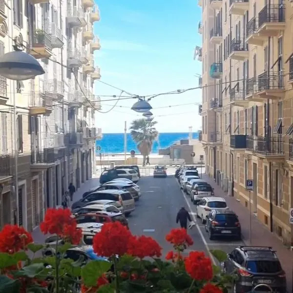 Luxury Penthouse 50m from the Sea, near the Center, hotel em Savona