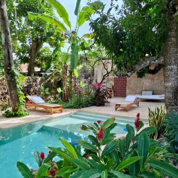 Casona Tres Culturas,steps away from the Convent, hotel v destinaci Izamal