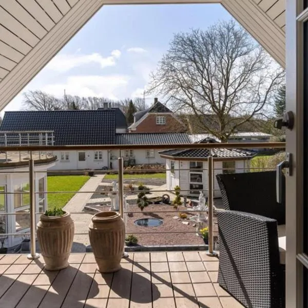 Lovely villa apartment in Vejstrup, hotel in Vejstrup