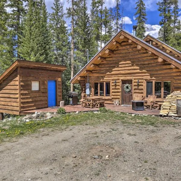 8 Mi to Gondola Cozy Breckenridge Cabin with Deck!, hotel v destinaci Breckenridge