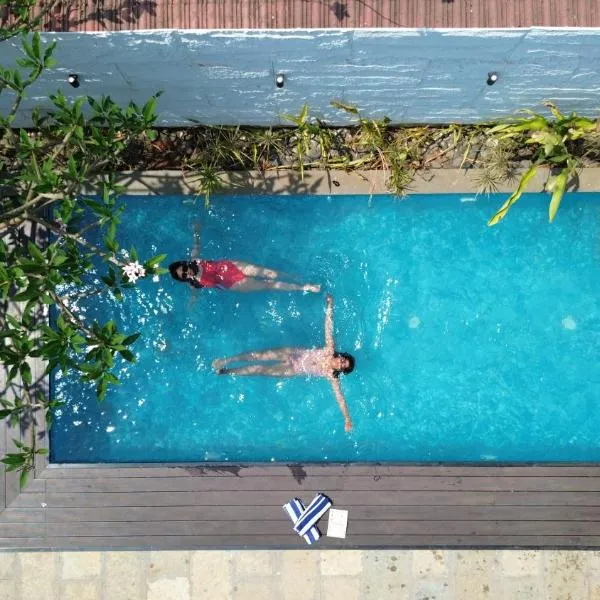 Nehamrit Farmstays with Pool, Near Malshej Ghat, hotel v destinaci Murbād