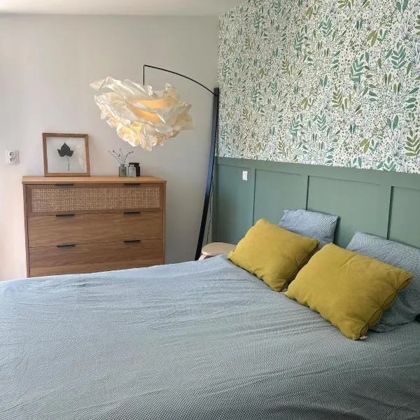 La Maison au fond du jardin - proche centre ville, ξενοδοχείο στη Λε Μανς