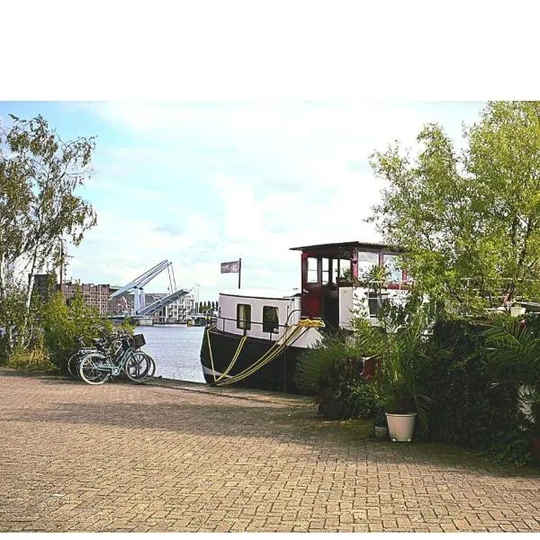 B&B Teddy "Prachtig authentiek woonschip uit 1912, 15 minuten van Amsterdam", hotel em Wormer