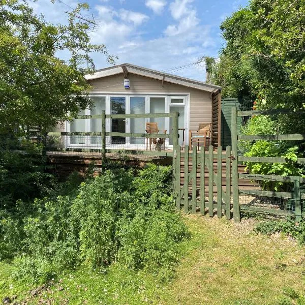 New Forest 2 bedroom Guest Suite & Hot Tub, hotel v destinaci Ibsley