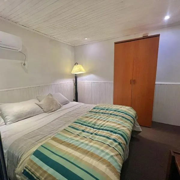 Casa en Carrasco Sur, cerca de todo, hotel i Montevideo