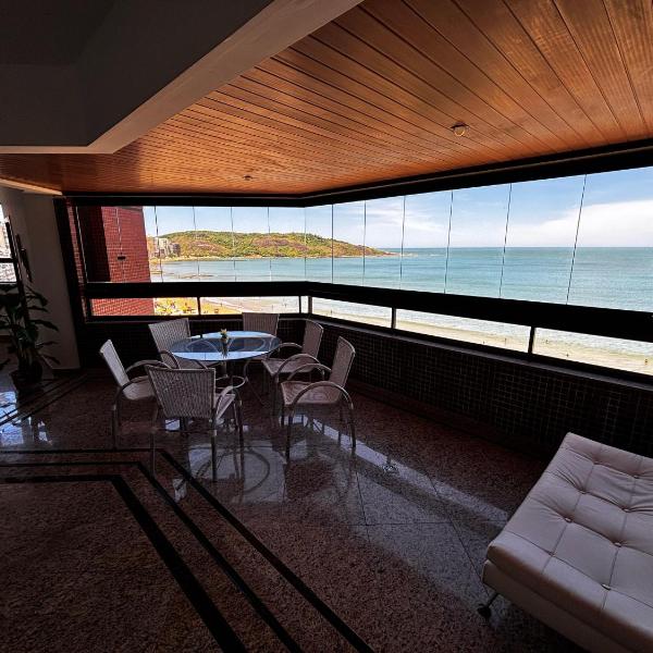 Apartamento Espaçoso com Vista Fabulosa para o Mar